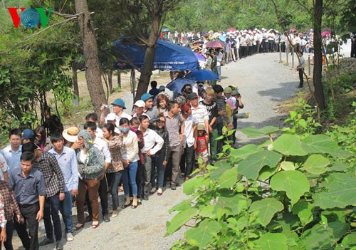 Des dizaines de milliers de personnes visitent le tombeau du général Vo Nguyen Giap