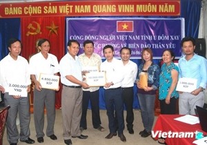 Les Vietnamiens d’Oudomxay soutiennent les soldats et la population insulaire vietnamienne