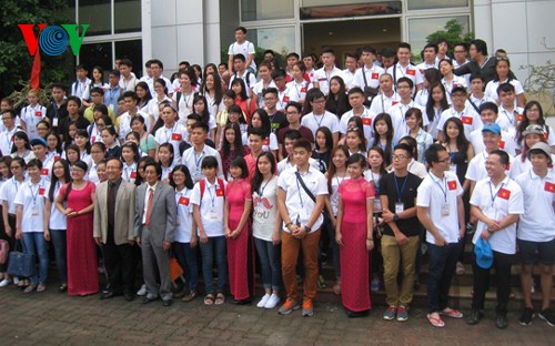 Des jeunes vietnamiens de l’étranger réunis au Vietnam pour le camp d’été 2014