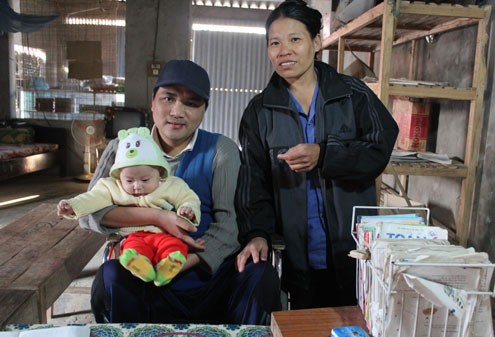 Phùng Văn Trường, un enseignant handicapé pour les élèves démunis