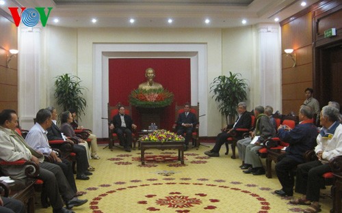 Le Hong Anh reçoit les anciens responsables de la province de Kien Giang