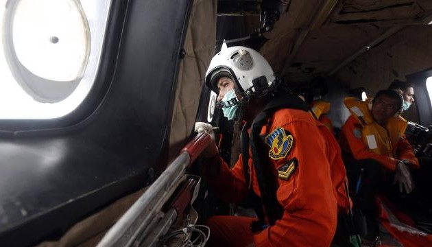 Crash du vol AirAsia : la zone de recherche est réduite