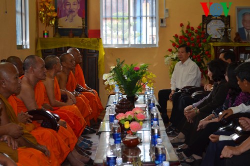 L’ancien président Nguyen Minh Triet visite Soc Trang