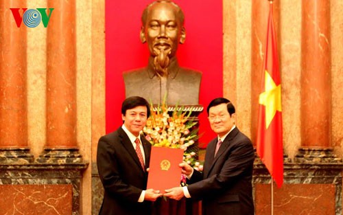 Le président Truong Tan Sang nomme de nouveaux ambassadeurs