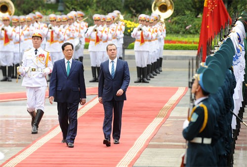 Le Premier ministre russe en visite officielle au Vietnam