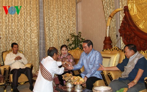 Lê Hông Anh termine sa visite officielle au Laos