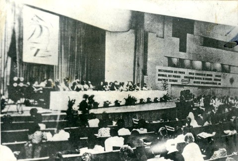 Exposition sur la solidarité des peuples des cinq continents avec le Vietnam 