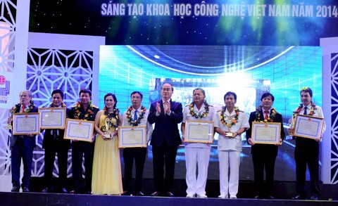 Remise des prix scientifico-techniques du Viet nam en 2015 