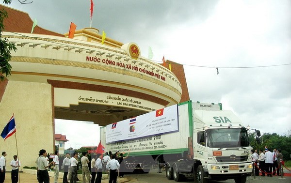 Le poste-frontière de Lao Bao/Den Savanne : «  une porte, un arrêt »