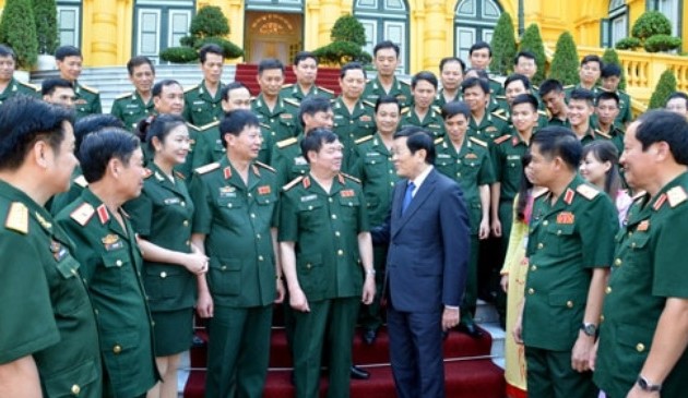 Truong Tan Sang rencontre les cadres de l’Académie de la logistique