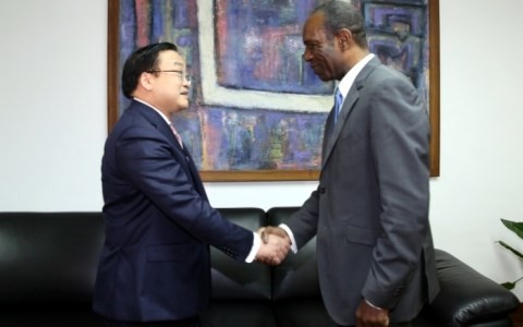 Le vice-Premier ministre Hoang Trung Hai au Mozambique