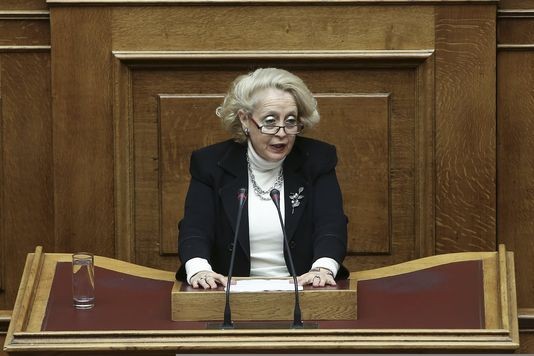 Grèce : la présidente de la Cour suprême nommée première ministre