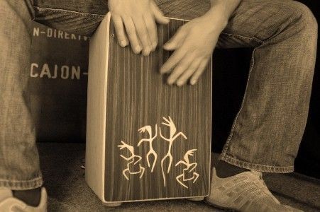 Le « Cajón », une percussion de poche