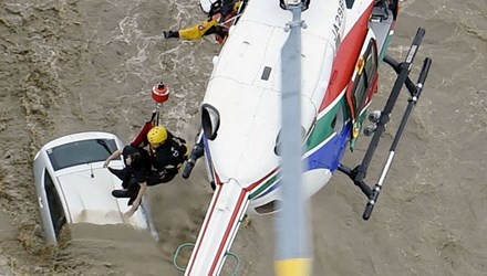 Inondations au Japon: des centaines de personnes attendent des secours