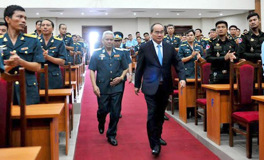 Nguyên Thiên Nhân à la rentrée scolaire à l’académie de défense anti-aérienne