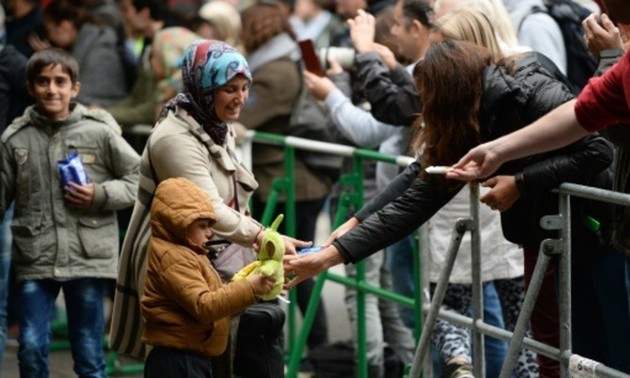 Crise des migrants: arrivée au Royaume-Uni des premiers réfugiés syriens