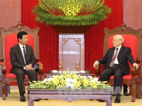 L’ambassadeur laotien reçu par Nguyen Phu Trong 