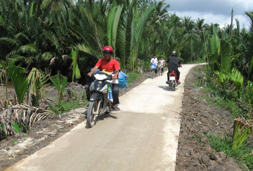 Trà Vinh: les routes avancent, la pauvreté recule...     