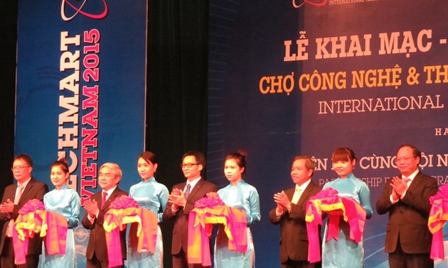 Ouverture de Techmart 2015 à Hanoi