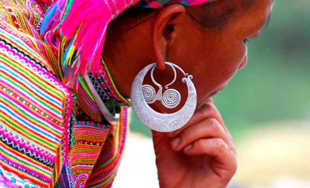 Les boucles d’oreille des Mông de Sơn La