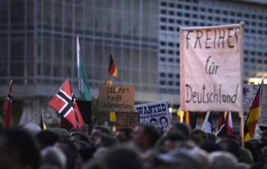 Allemagne: nouvelle manifestation contre l'accueil de réfugiés 