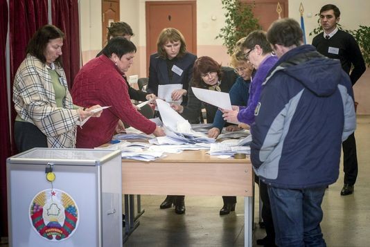 L’UE s’accorde pour suspendre l’application des sanctions contre la Biélorussie