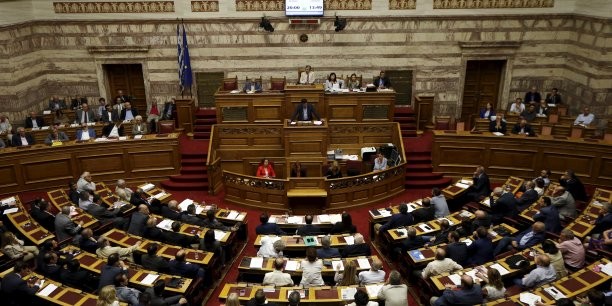 Grèce : le Parlement adopte de nouvelles mesures d'austérité réclamées par les créanciers