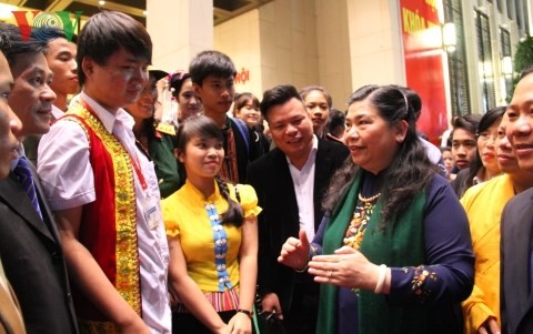 Tong Thi Phong rencontre des élèves issus des minorités