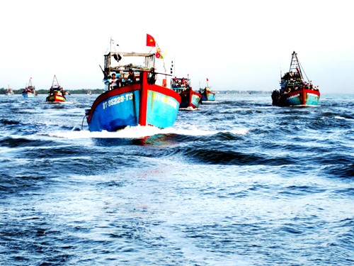 Des centaines de bateaux de pêche partent au large