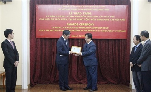 L’ambassadeur de Singapour au Vietnam à l’honneur