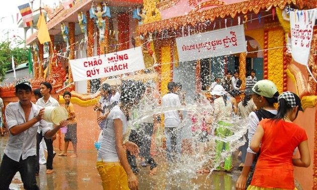 Félicitations aux Khmers à l'occasion de la fête Chol Chnam Thmay