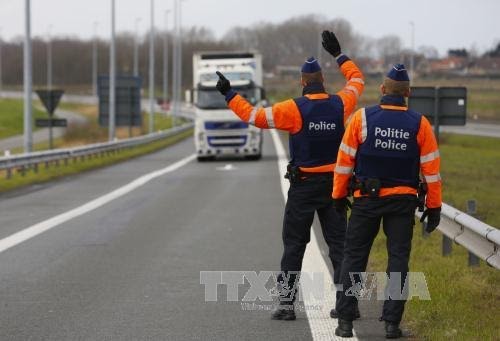 Migrants: Berlin pourrait lever mi-mai ses contrôles frontaliers