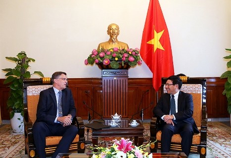 Pham Binh Minh reçoit l’ambassadeur d’Australie