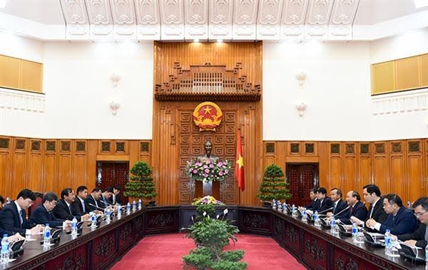 Prak Sokhon reçu par des dirigeants vietnamiens