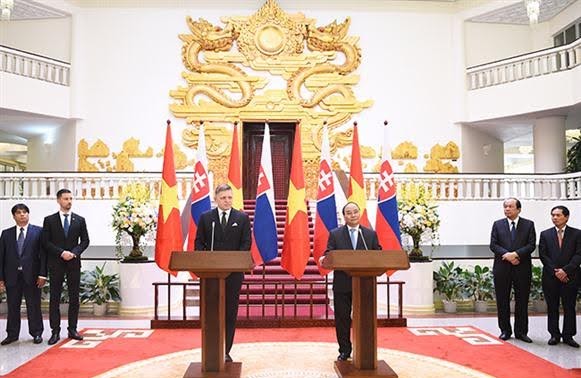 Rober Fico entame sa visite officielle au Vietnam