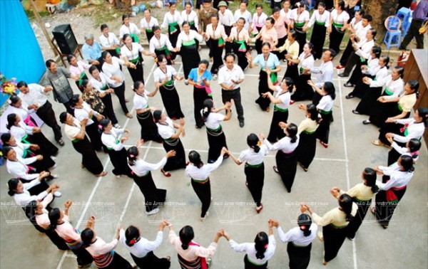 Elaborer le dossier de la danse Xoe Thai pour l’UNESCO