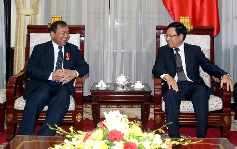 Le vice-Premier ministre Pham Binh Minh reçoit les ambassadeurs cambodgien et allemand