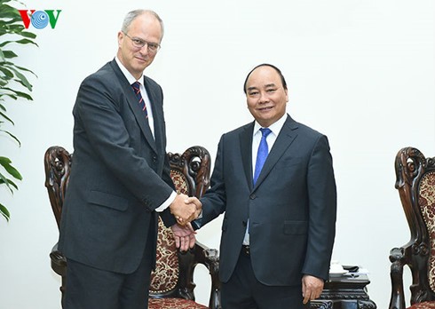 Nguyên Xuân Phuc reçoit l’ambassadeur allemand au Vietnam