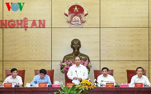Le Premier ministre Nguyen Xuan Phuc dans la province de Nghe An