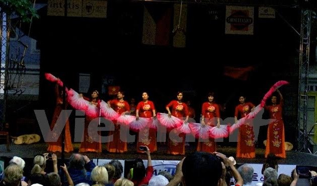 La danse vietnamienne au Festival international de folklore de Písek