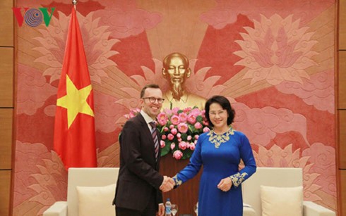 Nguyen Thi Kim Ngan reçoit les ambassadeurs néo-zélandais et philippin