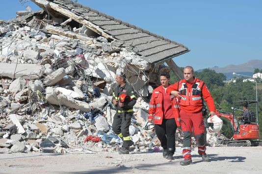 Le bilan du séisme en Italie porté à 267 morts