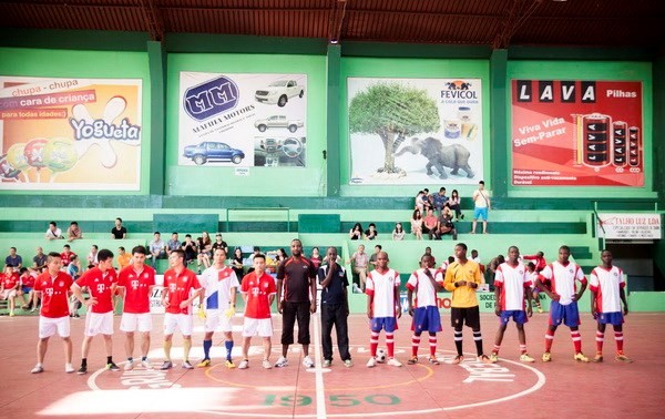 Tournoi de foot célébrant la fête nationale du Vietnam au Mozambique