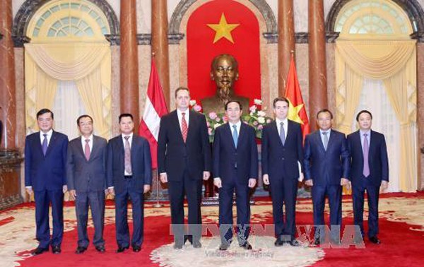 Tran Dai Quang reçoit  des nouveaux ambassadeurs