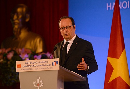 François Hollande à l’Université nationale de Hanoi