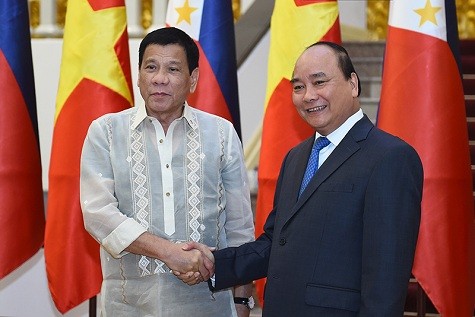 Le président philippin rencontre le PM Nguyen Xuan Phuc 