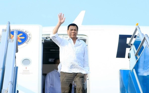 Le président philippin termine sa visite au Vietnam 