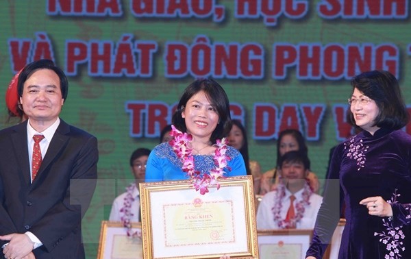 252 enseignants et élèves exemplaires de l’année scolaire 2015-2016 honorés