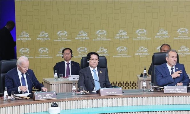 Luong Cuong prend la parole lors du dialogue entre des dirigeants de l’APEC et leurs invités