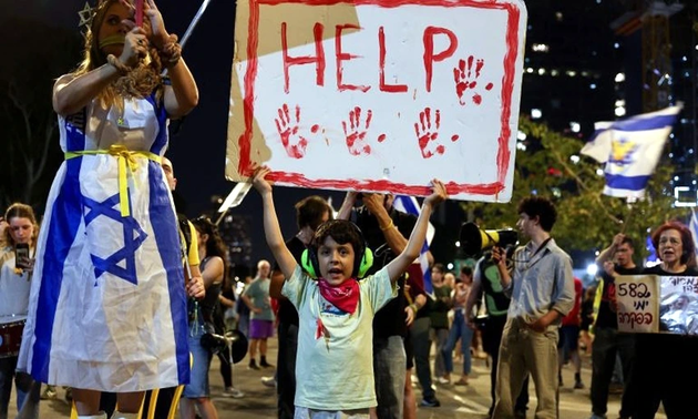 Des dizaines de milliers d’Israéliens manifestent pour la paix et la libération des otages
